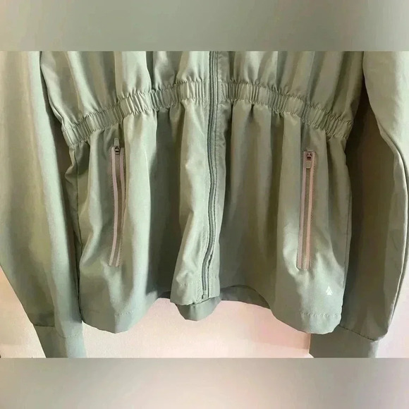 Cali Brand Green Athletic Jacket. Very Thin and Flattering. - Picture 8 of 8